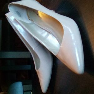 2.5 inch off - nude heels